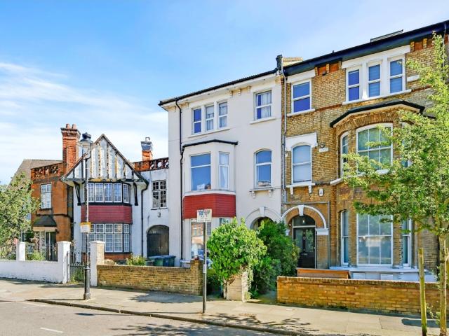 4 bedroom flat for sale