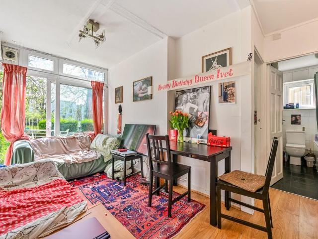 4 bedroom flat for sale