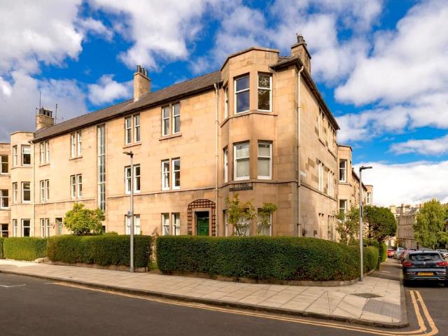 4 bedroom flat for sale