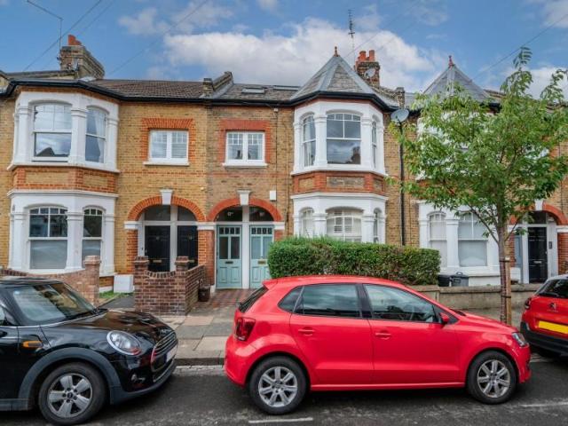 4 bedroom flat for sale