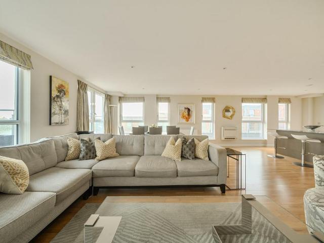 4 bedroom flat for sale