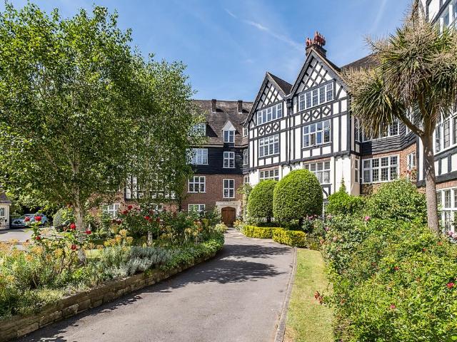 4 bedroom flat for sale