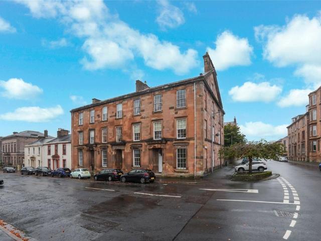 4 bedroom flat for sale