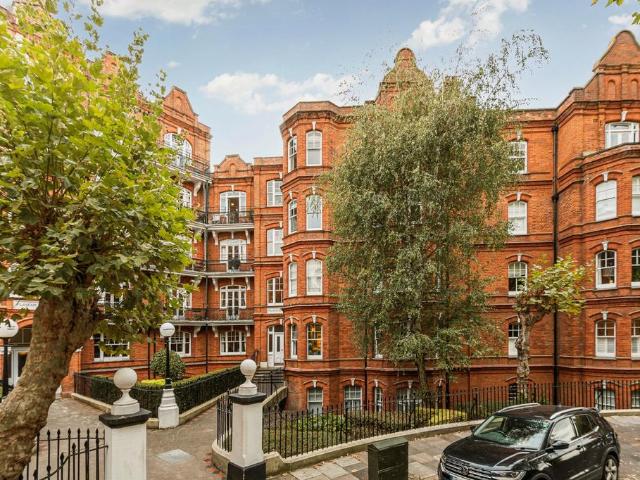 4 bedroom flat for sale