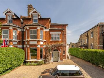 4 bedroom flat for sale