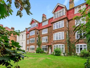 4 bedroom flat for sale