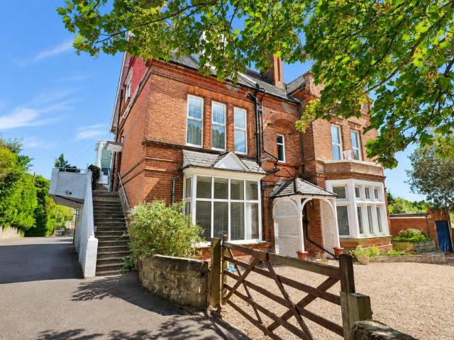 4 bedroom flat for sale