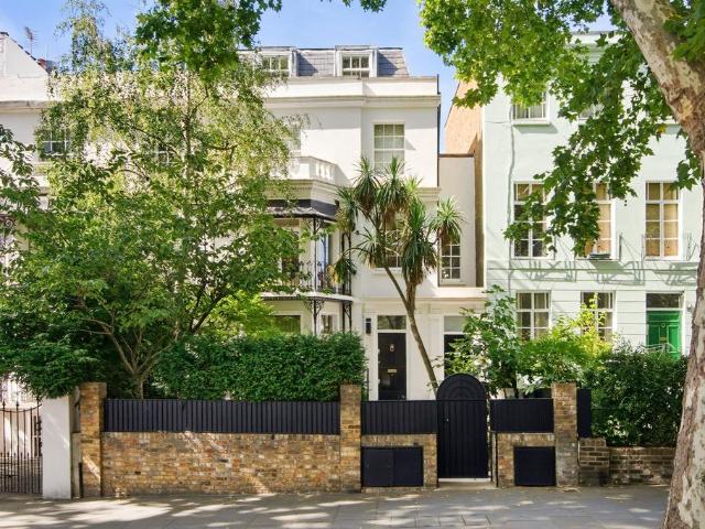 4 bedroom flat for sale
