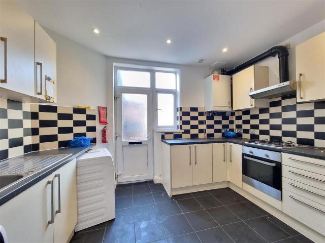 4 bedroom flat for sale