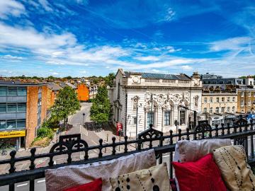 4 bedroom flat for sale