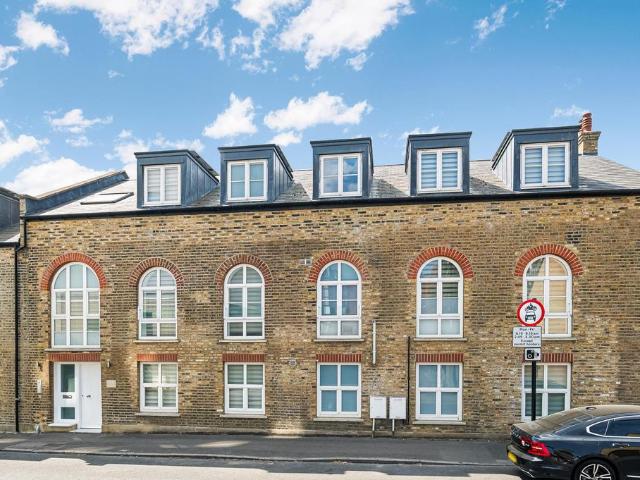 4 bedroom flat for sale