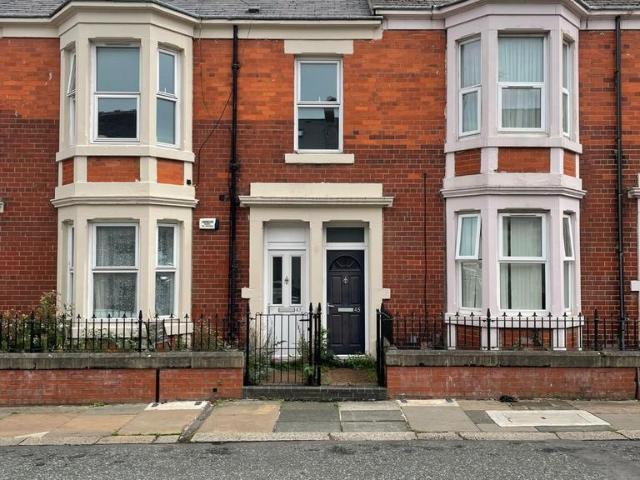 4 bedroom flat for sale