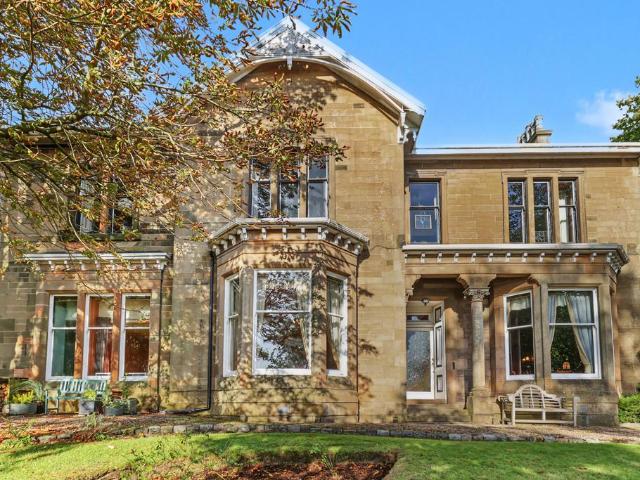 4 bedroom flat for sale