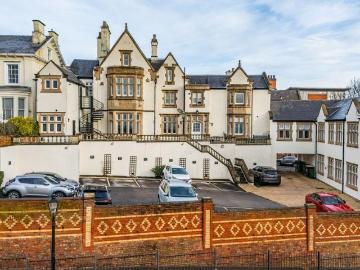 4 bedroom flat for sale