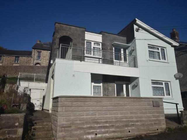 4 bedroom flat for sale