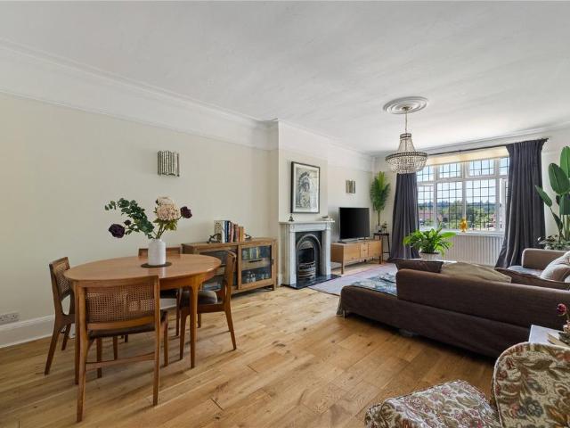 4 bedroom flat for sale