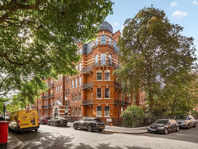 4 bedroom flat for sale