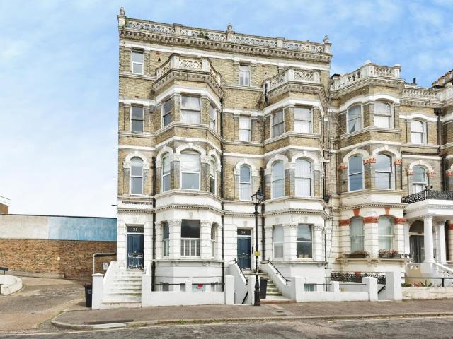 4 bedroom flat for sale
