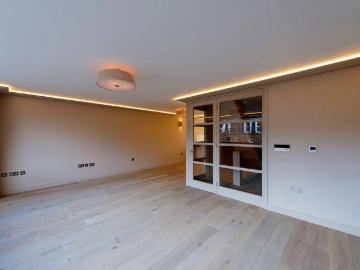 4 bedroom flat for sale