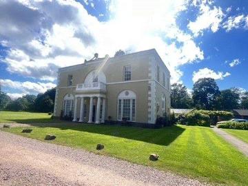 4 bedroom flat for sale