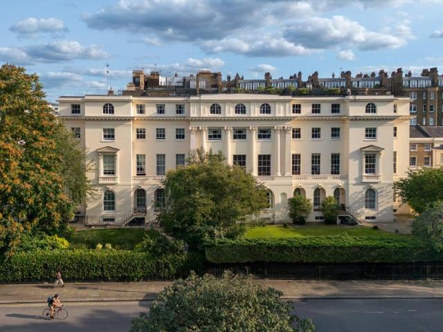 4 bedroom flat for sale