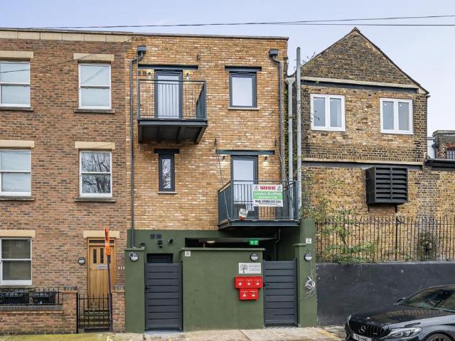 4 bedroom flat for sale