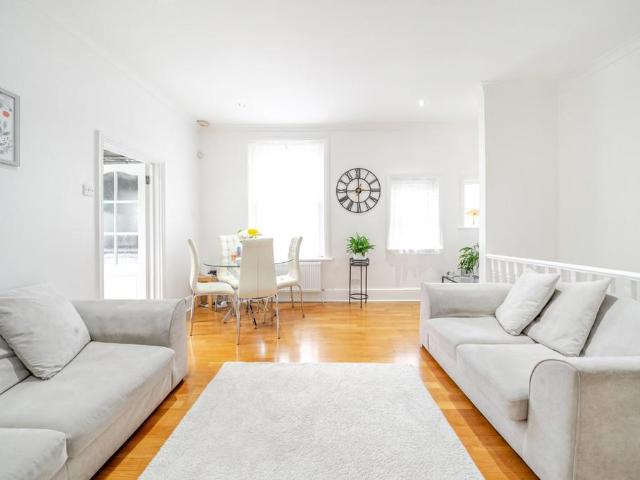 4 bedroom flat for sale