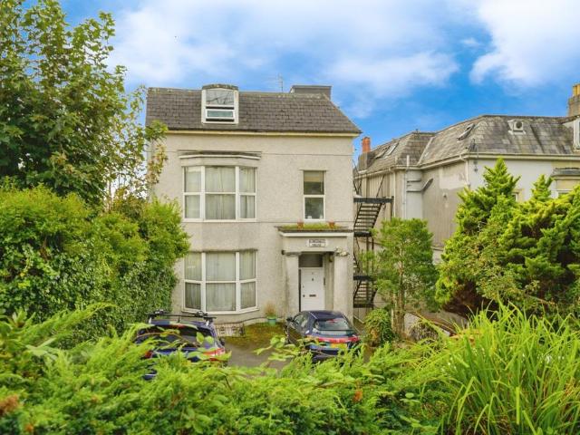 4 bedroom flat for sale