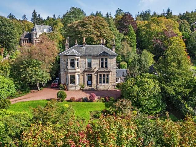 4 bedroom flat for sale