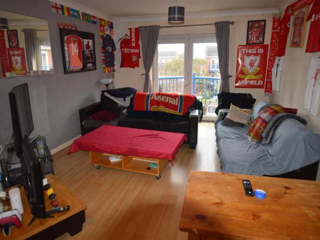 4 bedroom flat for sale