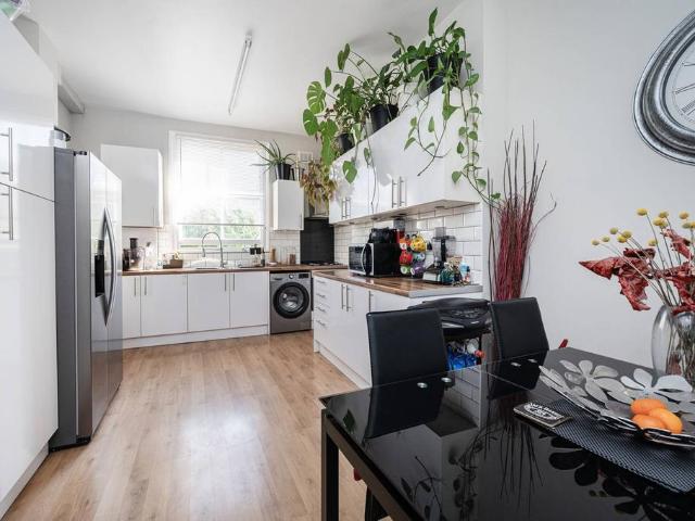 4 bedroom flat for sale