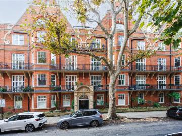 4 bedroom flat for sale