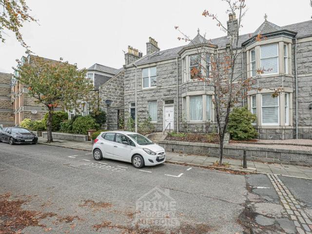 4 bedroom flat for sale