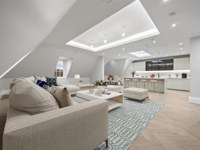 4 bedroom flat for sale