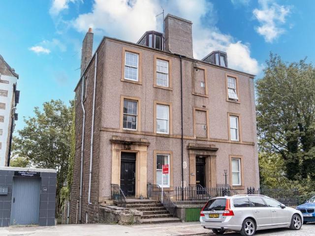 4 bedroom flat for sale