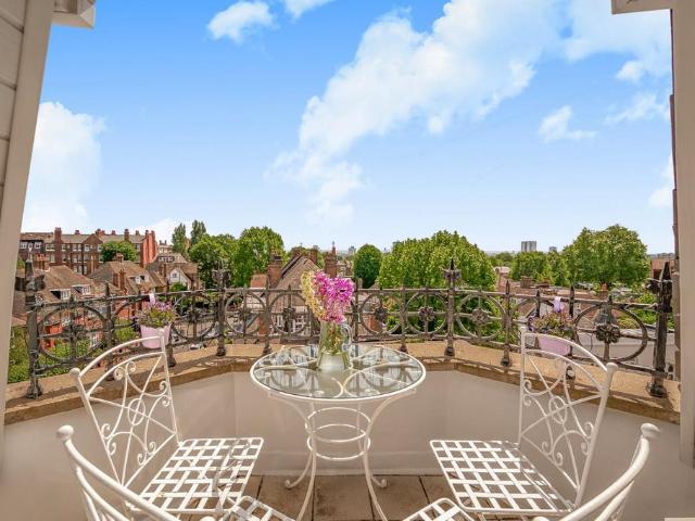 4 bedroom flat for sale