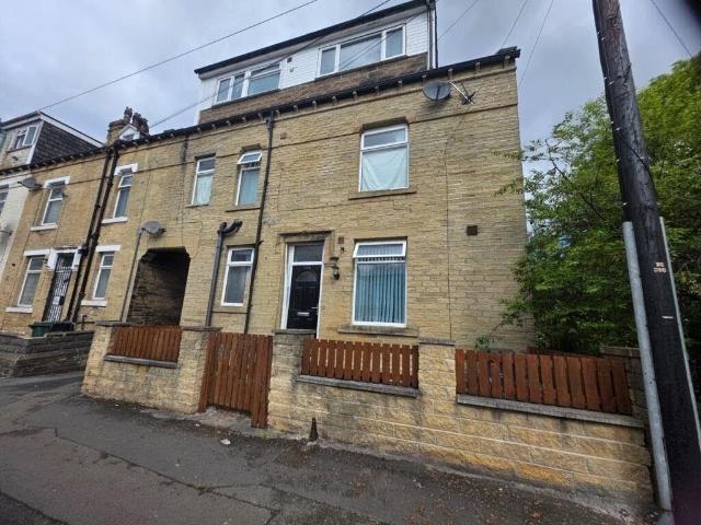 4 bedroom flat for sale