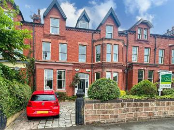 4 bedroom flat for sale