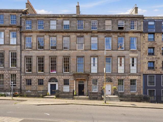 4 bedroom flat for sale