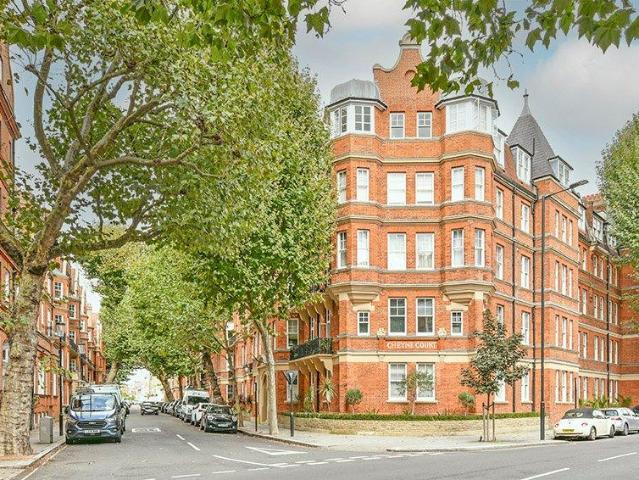 4 bedroom flat for sale