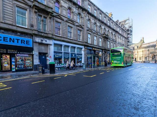 4 bedroom flat for sale