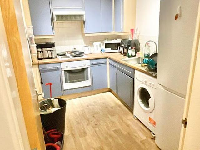 4 bedroom flat for sale