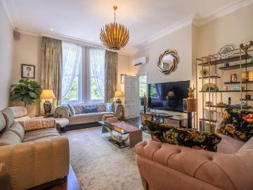 4 bedroom flat for sale