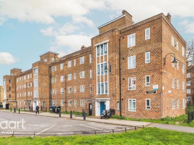 4 bedroom flat for sale
