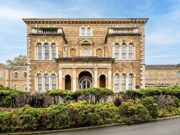 4 bedroom flat for sale