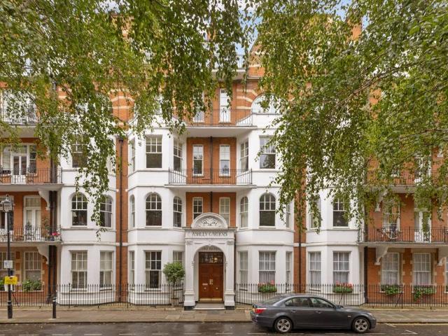 4 bedroom flat for sale