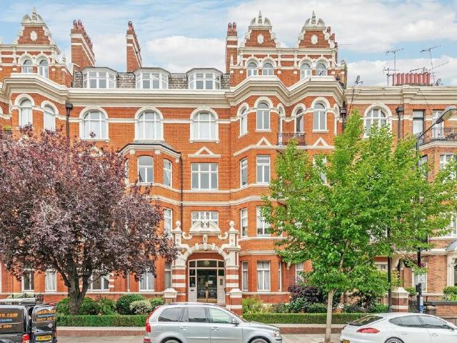 4 bedroom flat for sale