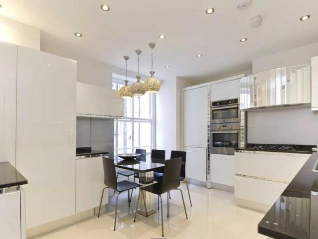 4 bedroom flat for sale