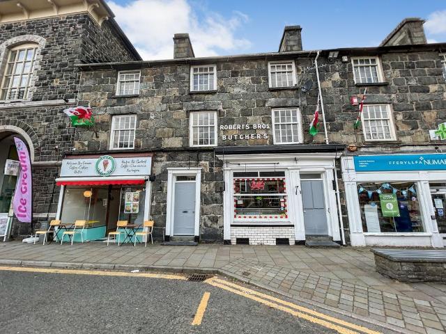 4 bedroom flat for sale