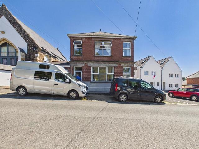 4 bedroom flat for sale